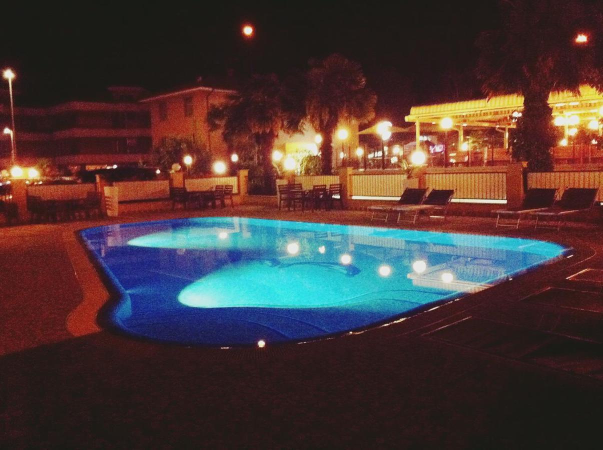 New Garden Hotel 2*